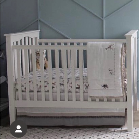 Lambs and Ivy safari crib set. Includes: fitted crib sheet, quilt and crib skirt - Picture 2 of 3